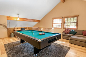 Starlight Summit - Walk to Slopes - Luxury cabin with game room, hot tub, and pool table Big Bear Lake